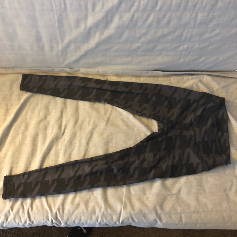 Alo airbrush houndstooth print